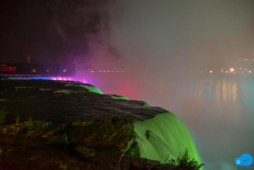 Niagara falls at night